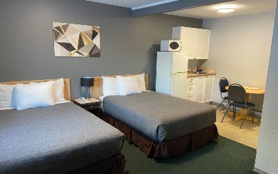 image of a Kitchenette Unit at Monashee Lodge in Revelstoke