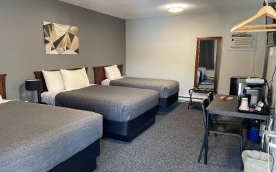 image of the Standard Family Room at Monashee Lodge in Revelstoke